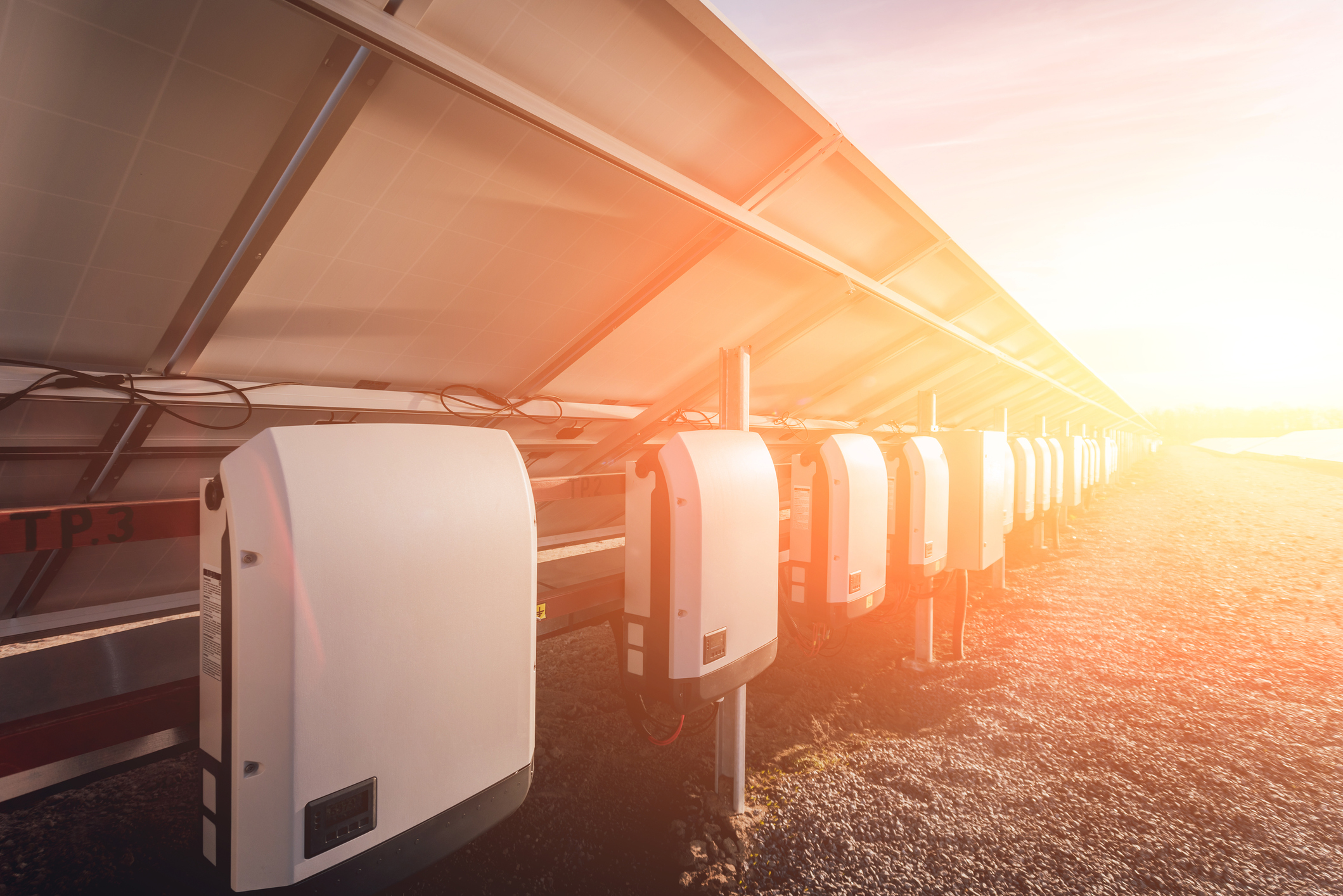 PV-Module mit Wechselrichter, die Spannungsqualität beeinflussen können